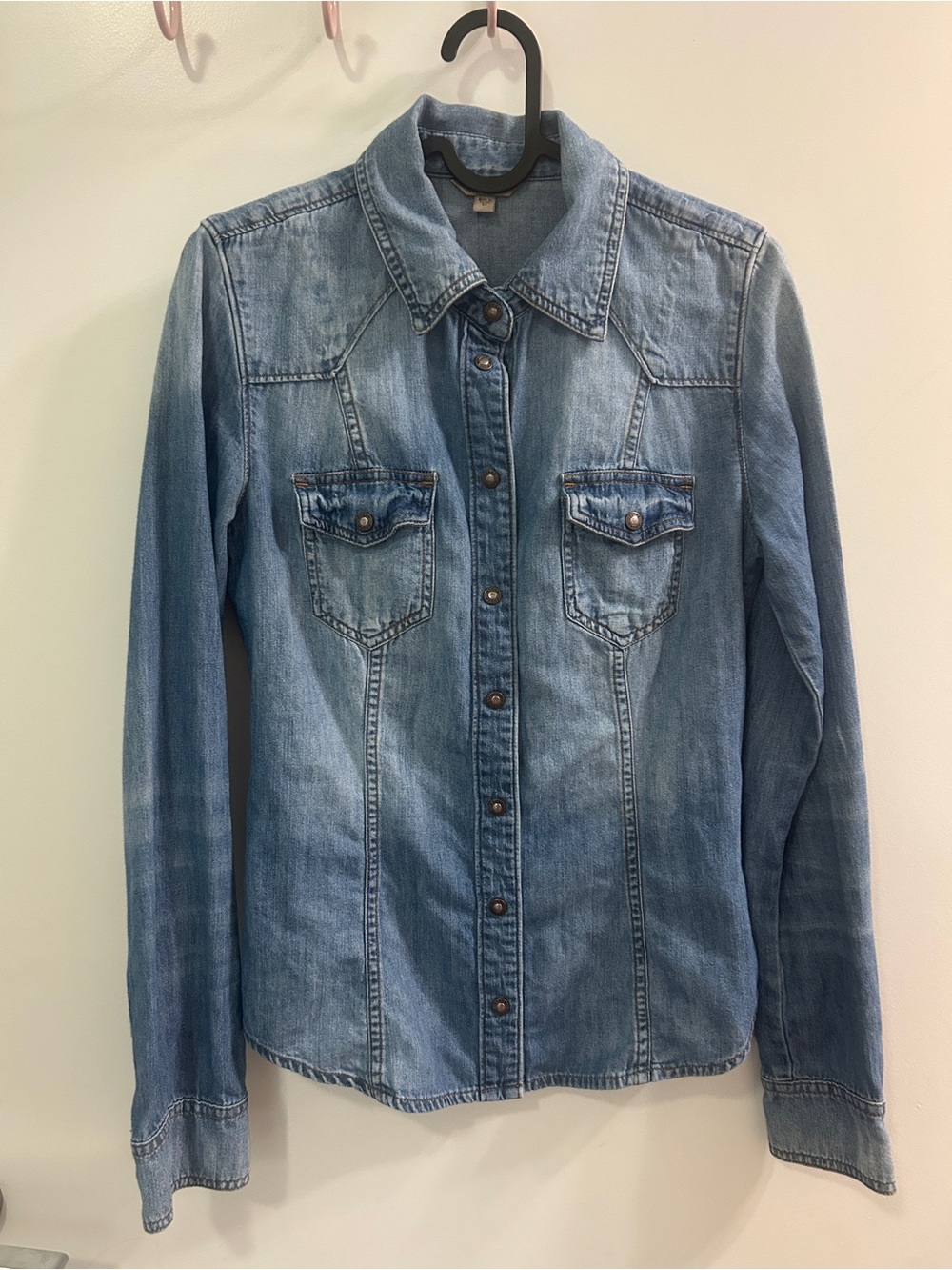 GUESS Light Wash Western Denim Snap Shirt XS Coastal Cowgirl Long Sleeve⁠